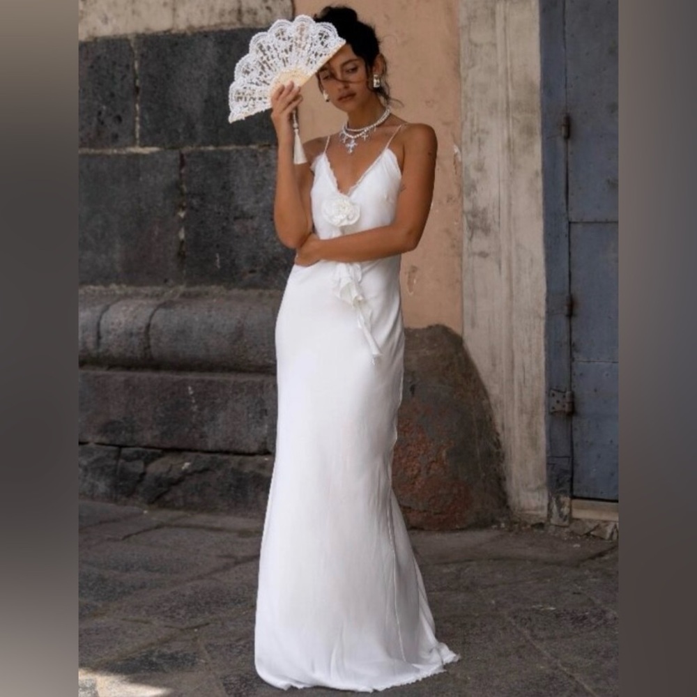12th Tribe Size XL Prosecco White Rosette Frill Maxi Dress